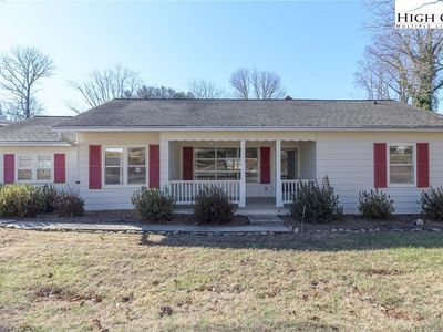 411 NE Tywood Street, Lenoir, NC, 28645