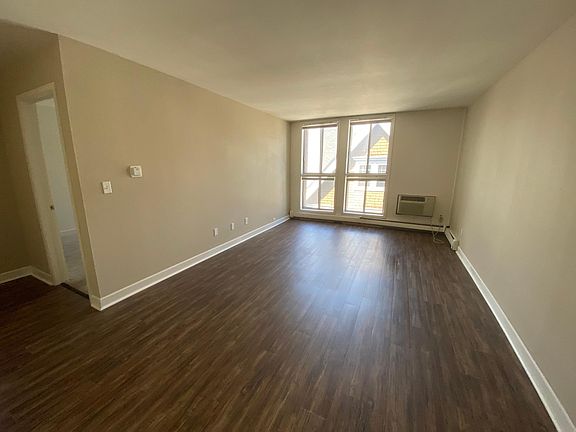 3rd image of 3402 N Oakland Ave #303