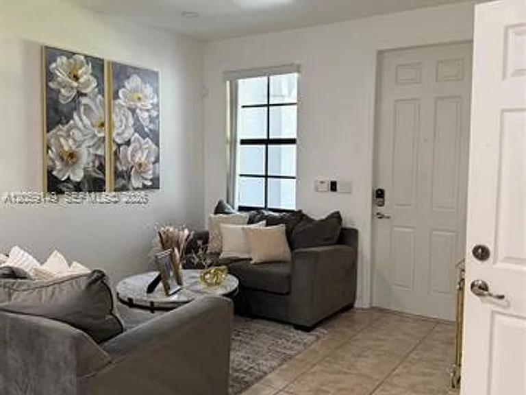 11302 NW 88th Ter #Townhouse 11302 — Photo 5