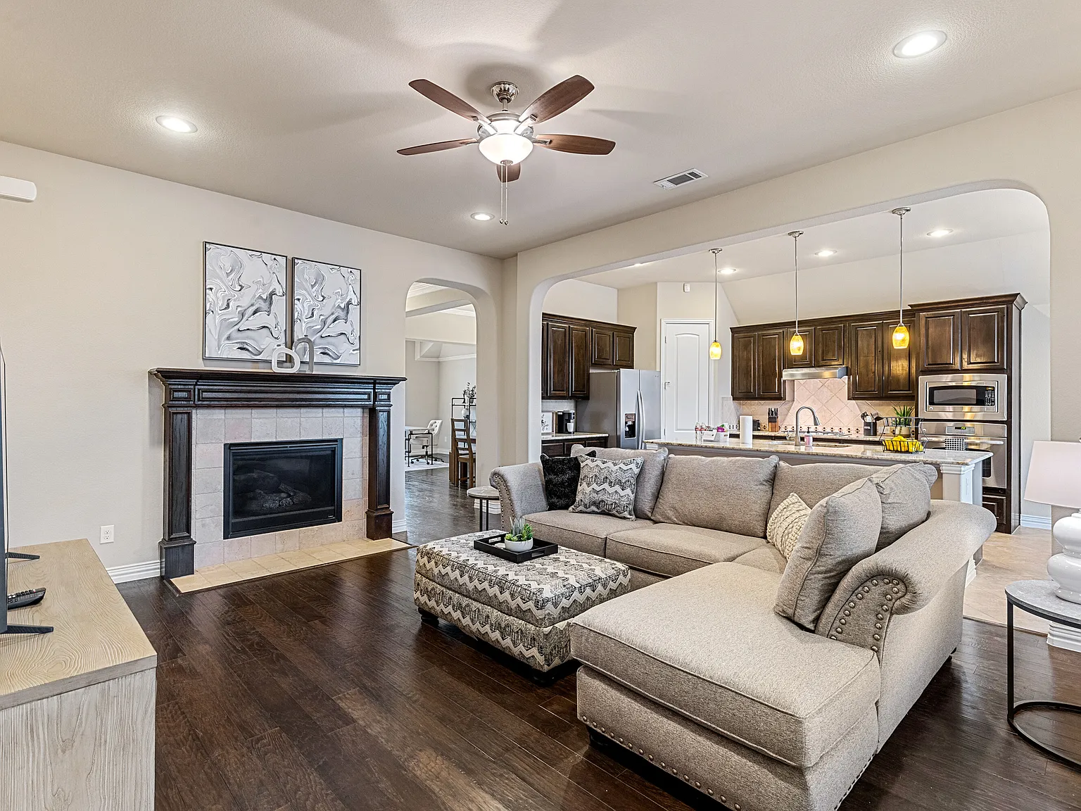 4 bed, 2241 sqft, $7,549 — Photo 2