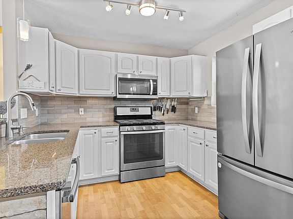 5th image of 2222 Holland Cir