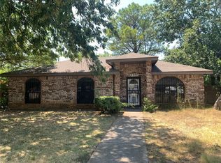 2435 Eastern Oaks Dr, Dallas, TX 75227