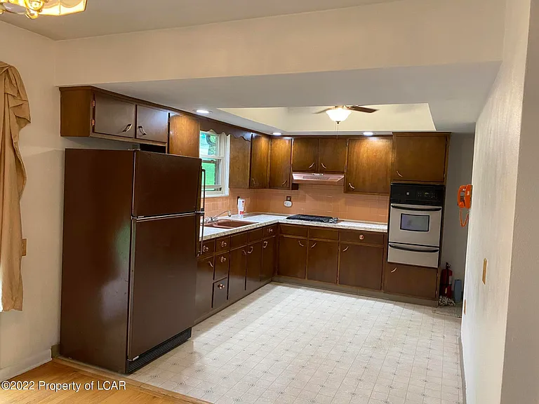 317 Highland Ave — Photo 3