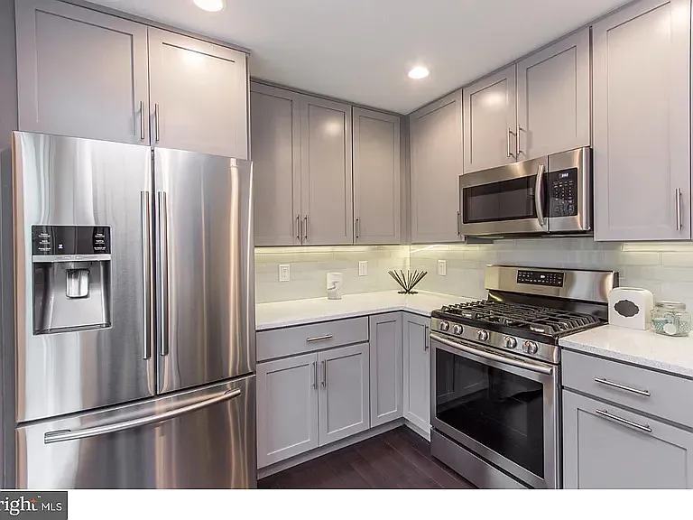 2 bed, 950 sqft, $2,680 — Photo 4