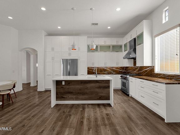 3rd image of 4078 N FOUNDER Circle