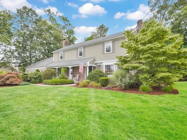 27 Eastwood Dr, Wilbraham, MA 01095