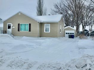1102 4th St S, Moorhead, MN 56560