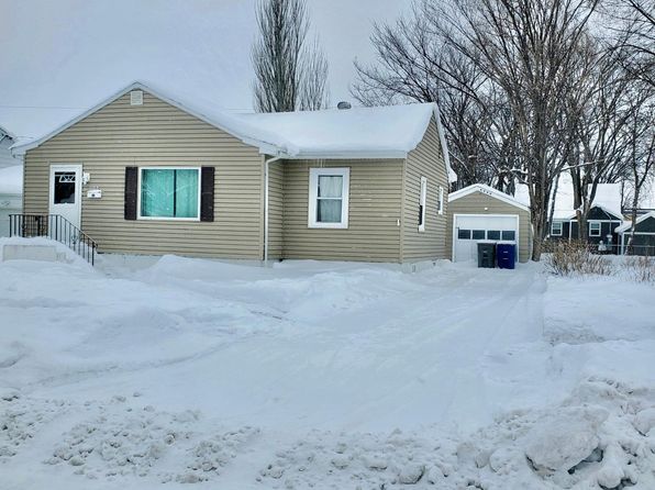 1102 4th St S, Moorhead, MN 56560