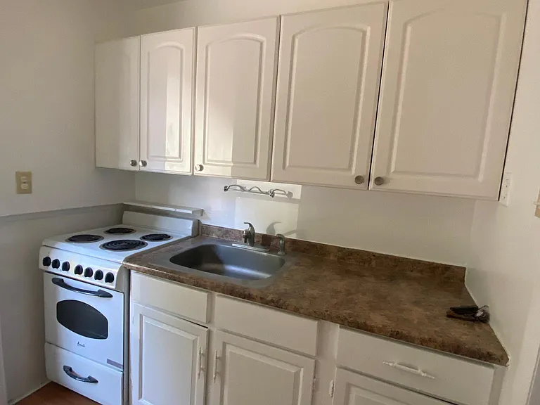 16 Melnick Pl #A — Photo 3