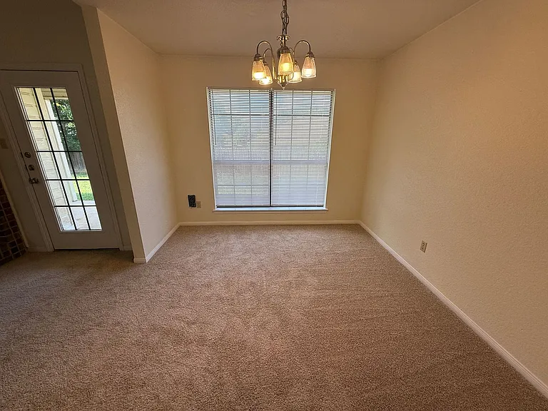 1815 Diana Ln — Photo 13
