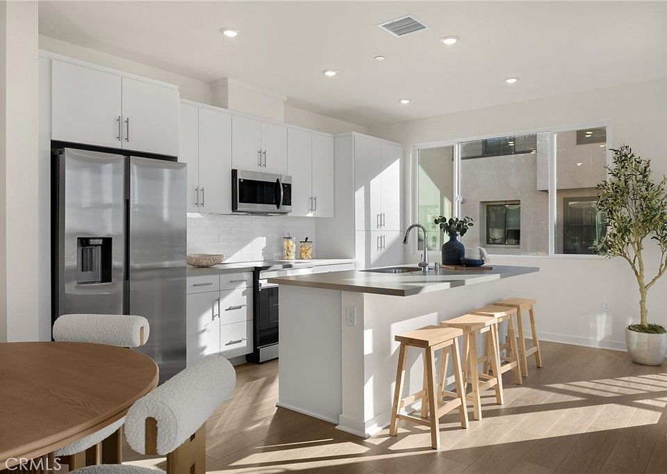 1st image of 109 S Laxore St #306