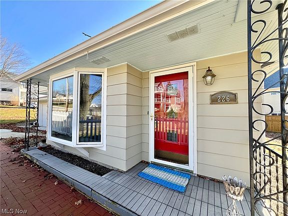 2nd image of 226 Willow Wood Dr