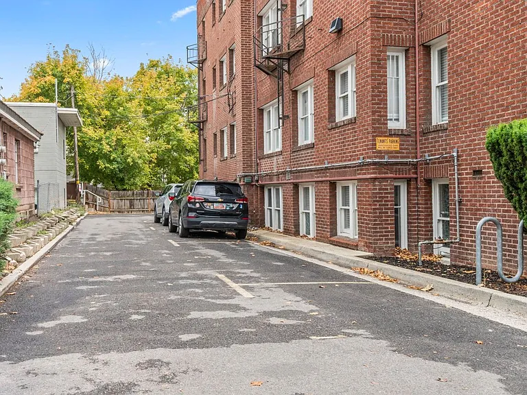 Council Crest Apartments — Photo 17