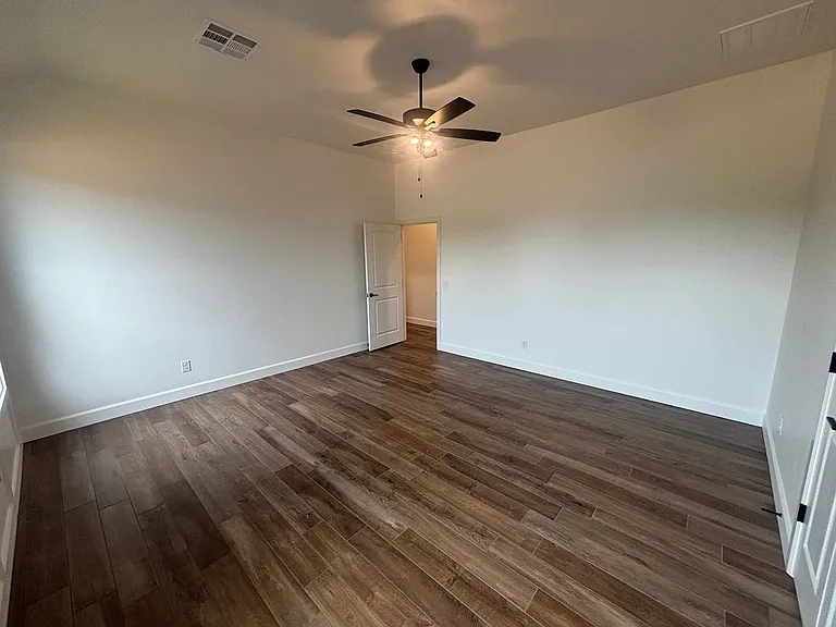 1900 Inglenook Dr — Photo 8