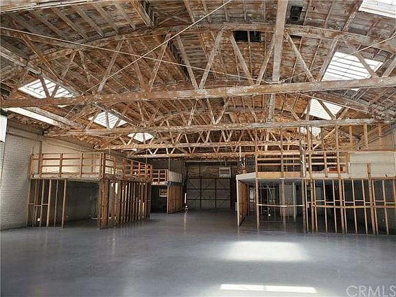 5th image of 612 S La Brea Ave