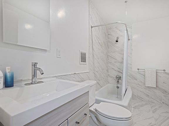 4th image of 50 W 34th St APT 5B3