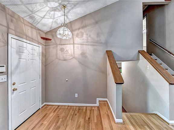 4th image of 2272 Tapanzee Ln