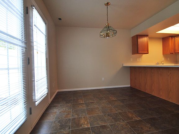 4th image of 47 W Kensington Pl #1