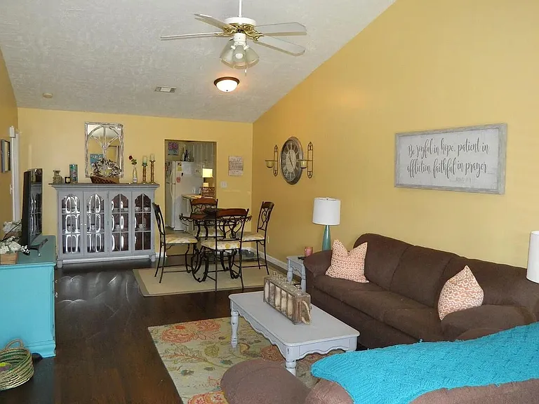 1101 Avery Lndg — Photo 3