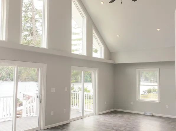 15 Evergreen Road, Raymond, ME 04071
