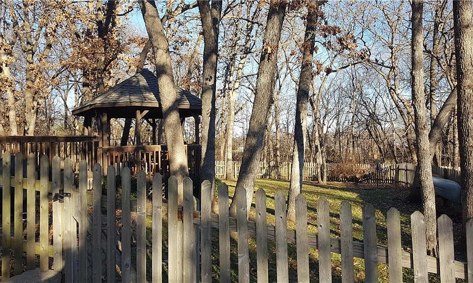 2nd image of 8421 Redbud Ln