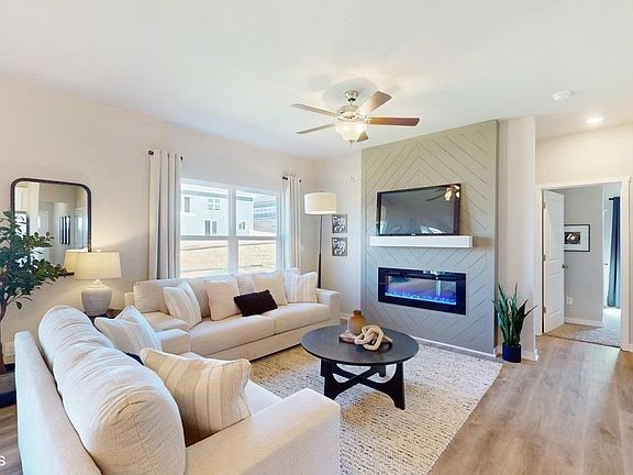 3rd image of 607 E Goldfinch Dr