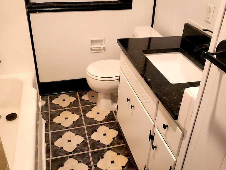 92 Bishop Ave — Photo 14