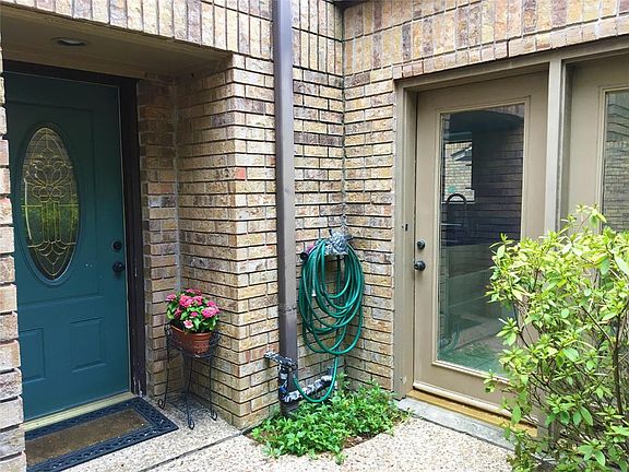 5th image of 7 Town Oaks Pl