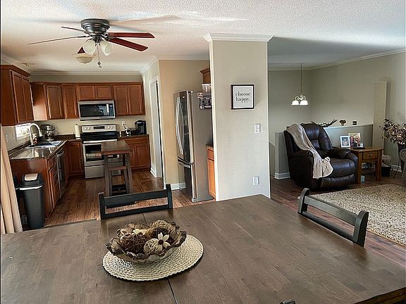 4th image of 714 SE 61st St