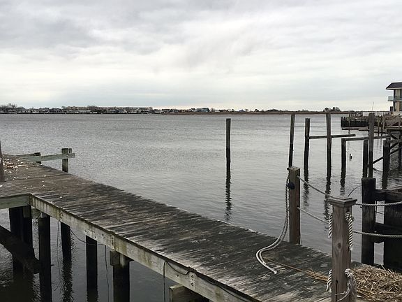 3rd image of 3325 Bayfront Dr