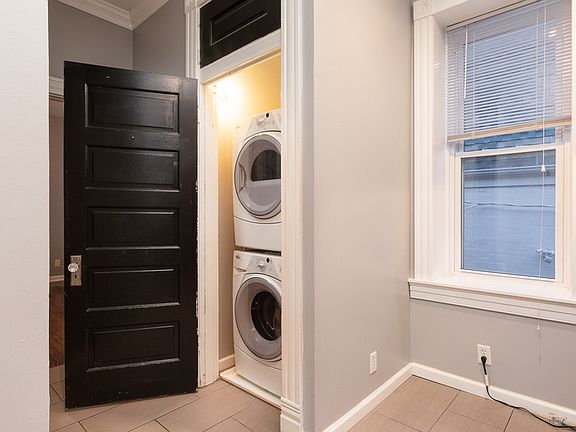 4th image of 5529 Southwest Ave #2F
