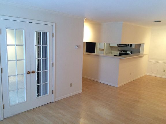 4th image of 901 Harbor House Dr Unit 3