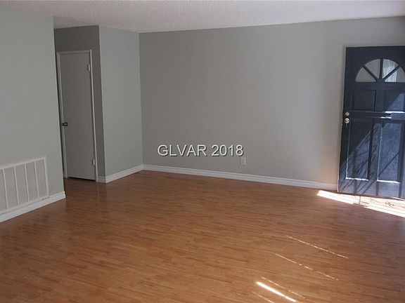 4th image of 544 Greenbriar Townhouse Way