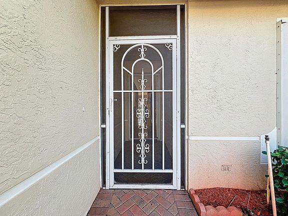 3rd image of 9378 Bridgeport Drive