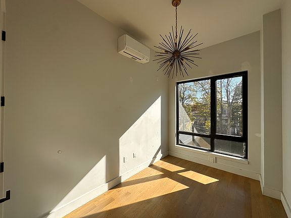 5th image of 880 Rogers Ave #520