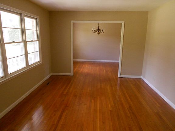 4th image of 1303 Thomwal St