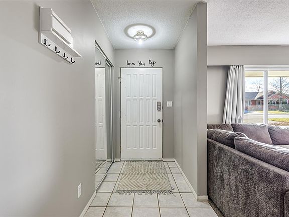 3rd image of 98 Oregon Rd