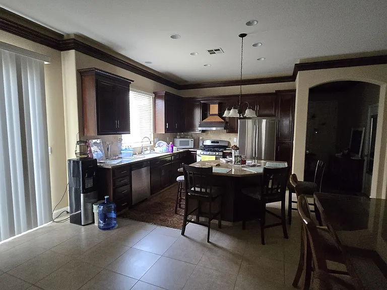 100 Koch Dr — Photo 2