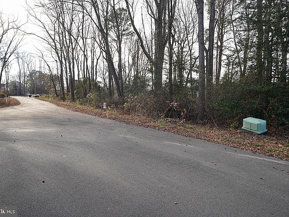 2nd image of 8 New Castle Ct