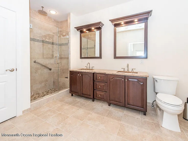 12 Cindy Ct — Photo 40