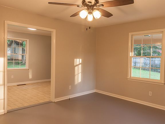 4th image of 109 Brookwood Ct