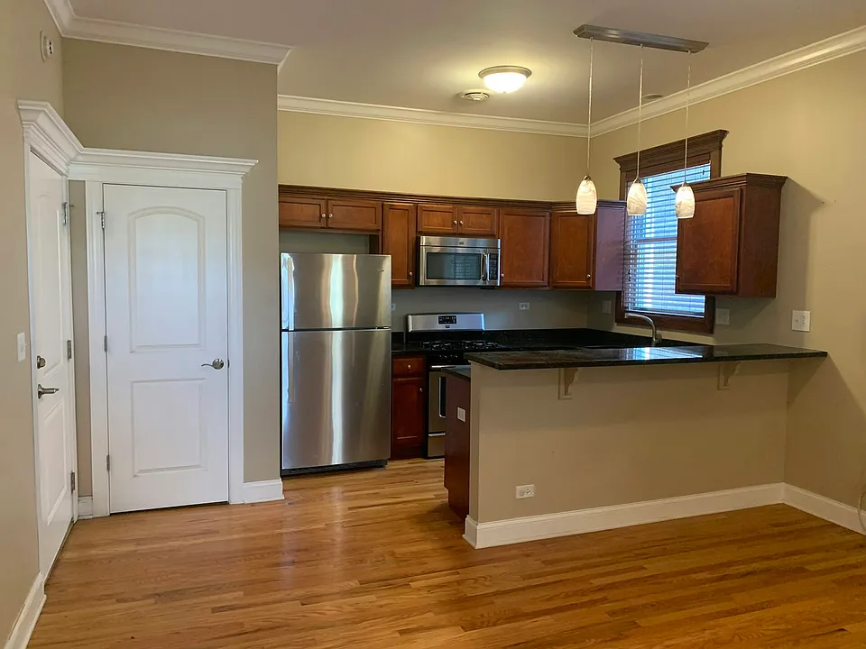 121 W 1st St #4