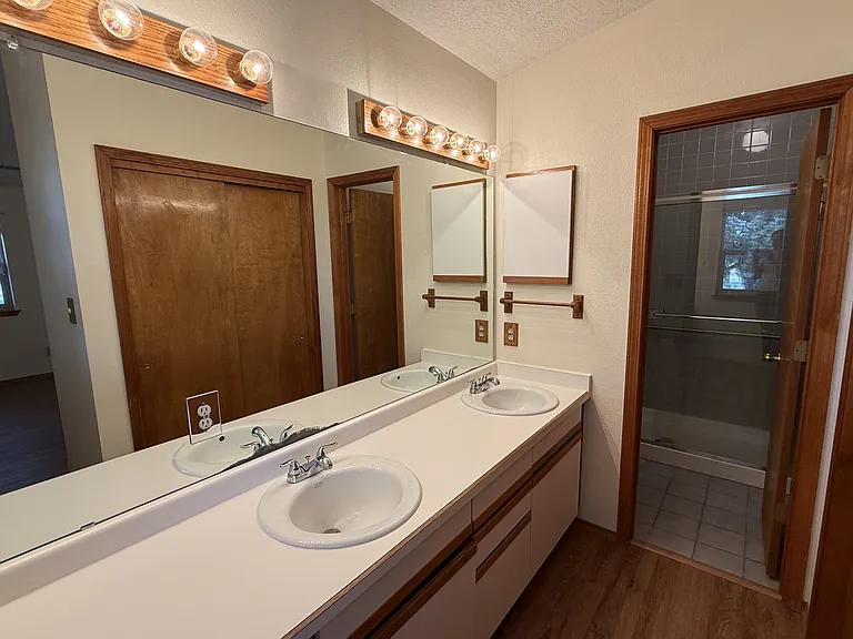 1 Autumnwood Ct — Photo 21