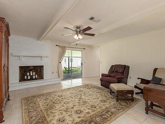 2nd image of 304 Hunters Creek Dr
