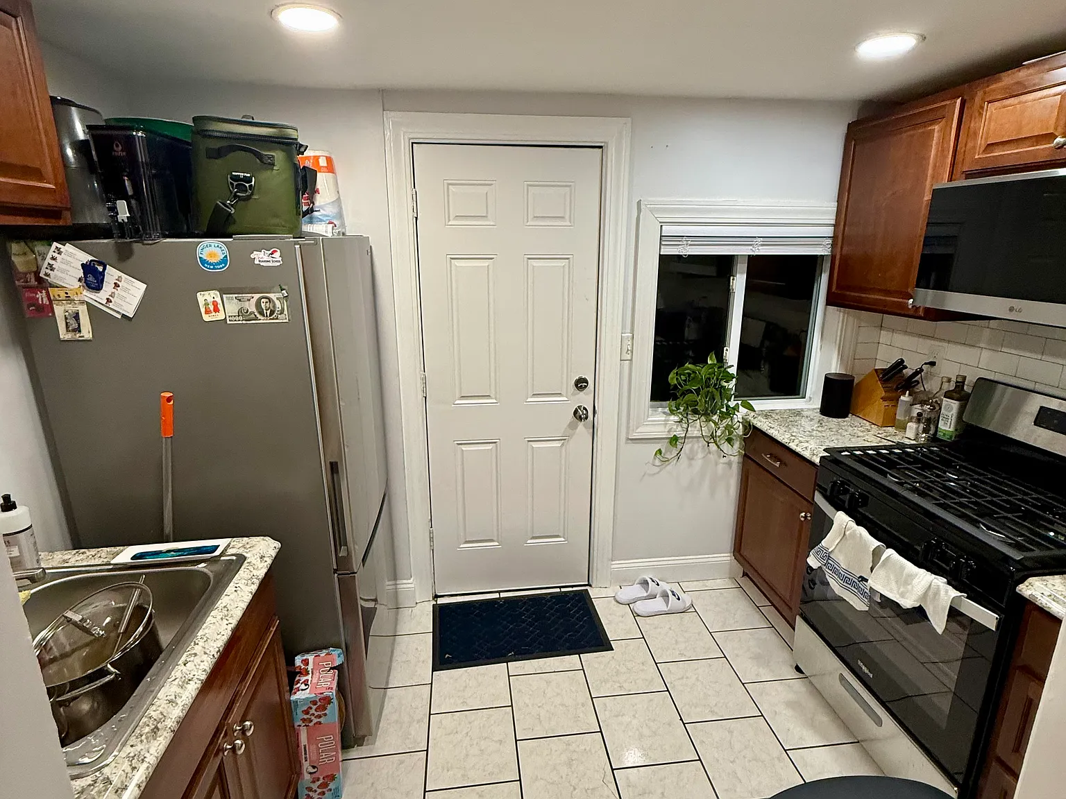 3 bed, 950 sqft, $3,000 — Photo 2