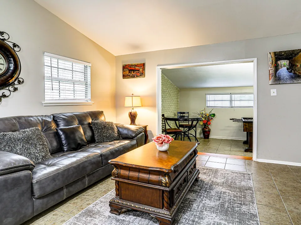 9223 Kingcrest Pkwy