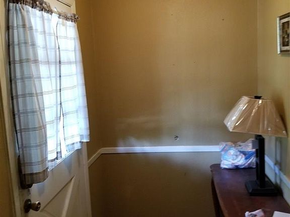 3rd image of 9724 Ann Ave