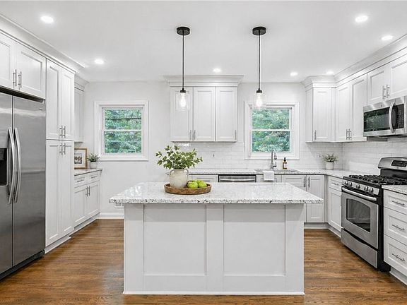 3rd image of 1703 Barrett Dr NW