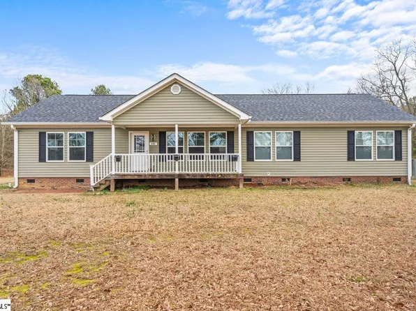 402 W Calhoun Rd, Belton, SC 29627