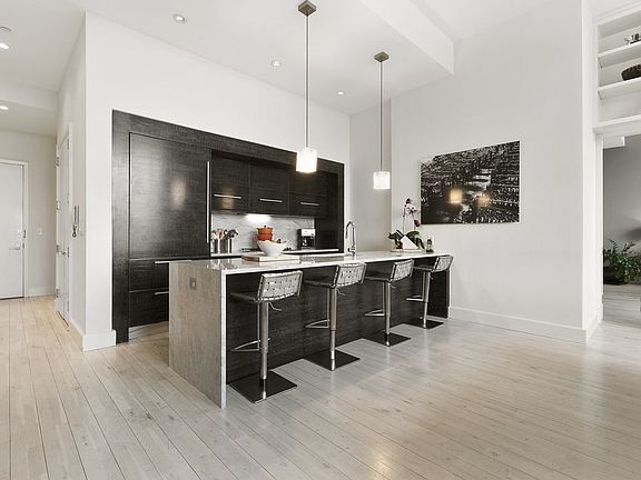 4th image of 360 Furman St #636/637